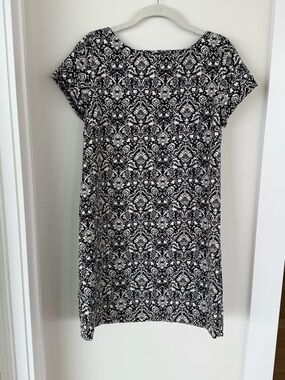 Zara Black & White Damask Short Sleeve Shift Dress. Size Small